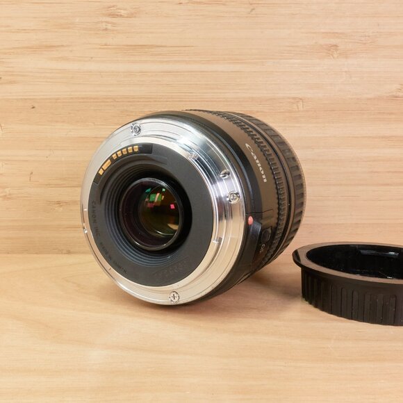 Canon EF 28–105mm f/3.5–4.5 II USM Lens / Made in Taiwan - Picture 4 of 6